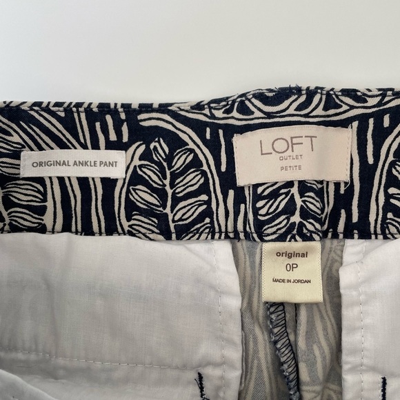 Ann Taylor LOFT Leaf Motif Prints Blue & White Ankle Pants - Picture 3 of 6